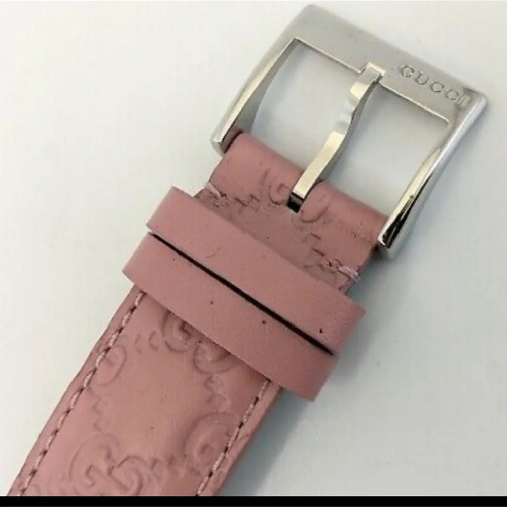 Gucci Luxury Watch Gorgeous! Swiss made and all leather!